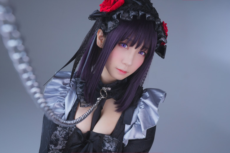 日本人气 COSER 伊织萌承认与个人公司「摄影师 A」交往，这段感情已经长达 10 年之久。