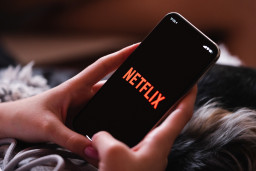 NETFLIX × UBISOFT 联合制作《Assassin Creed》系列真人影剧以及新手游，详情还未公布。