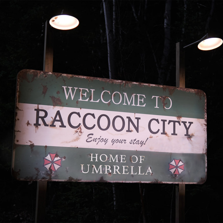 《Resident Evil》真人版电影公布宣传图，标题命名为《Resident Evil:Welcome To Raccoon City》。