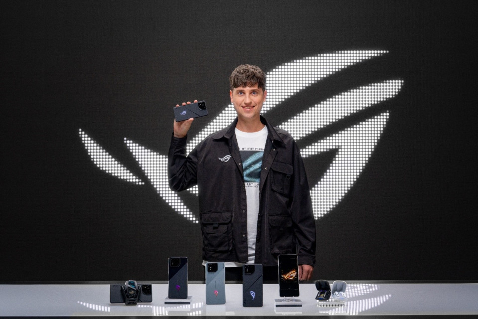 ASUS ROG Phone 8 Series announced at CES 2024!
