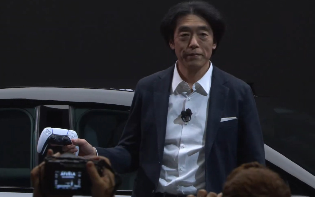 Sony × Honda 打造的电车 Afeela 再次登上 CES 舞台，但居然用 PS5 Dualsense 手柄操作移动！