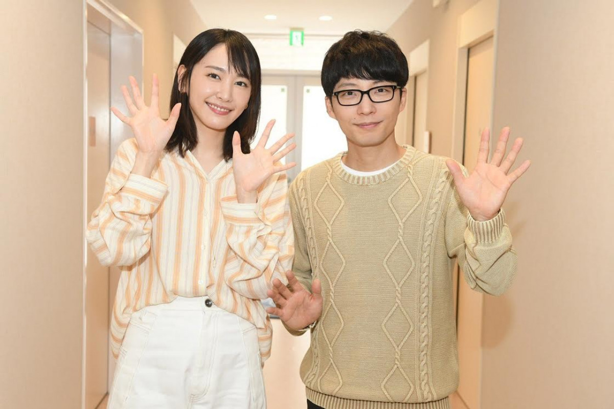 新垣结衣与星野源通过事务所公布结婚喜讯！双方曾在电视剧《月薪娇妻》中饰演夫妻。