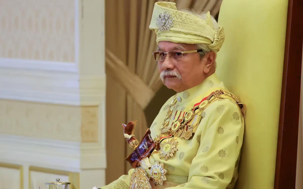 10 Negeri Sembilan Exco Sacked Amid Royal Crisis