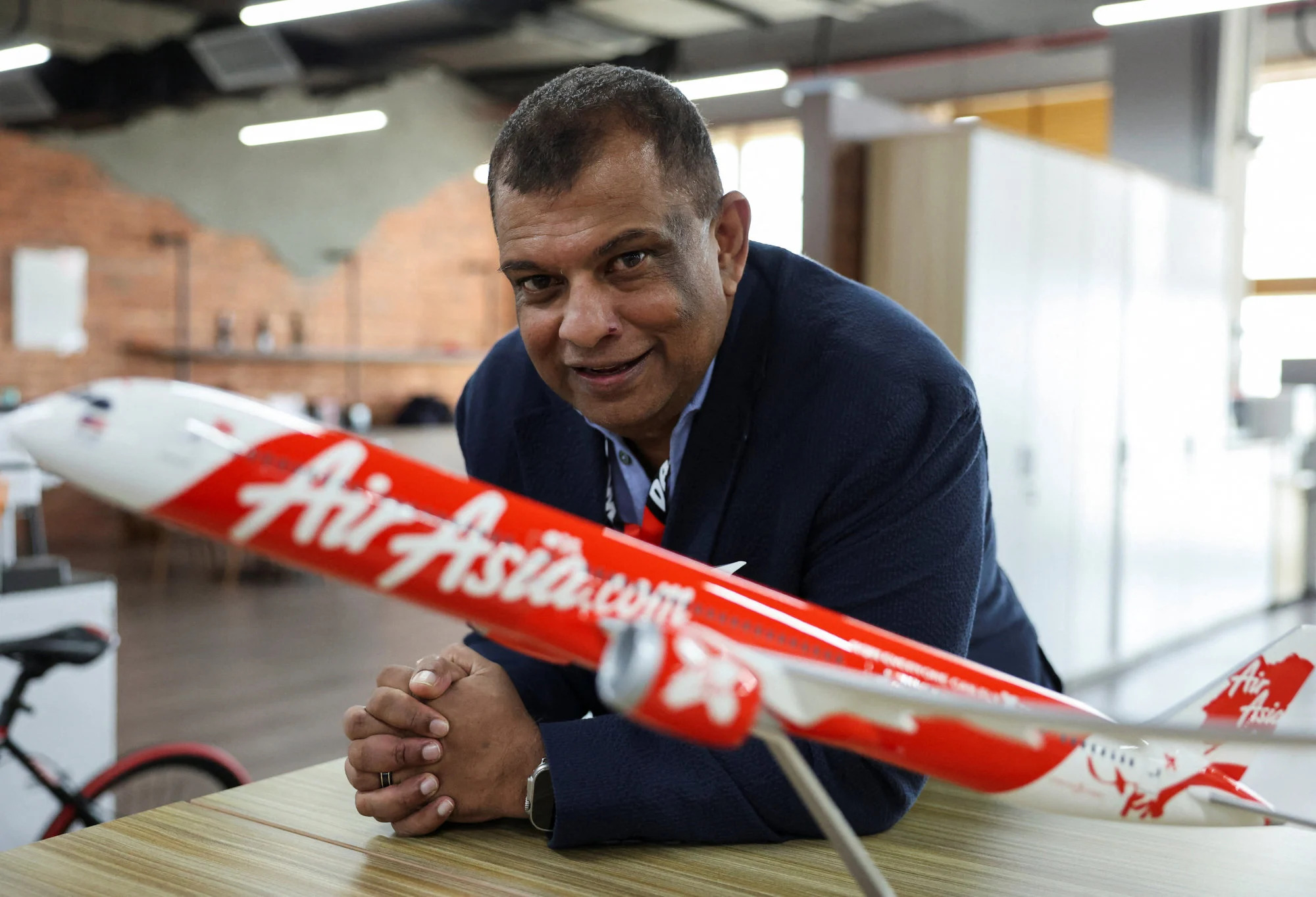 Fernandes Says AirAsia Open to Assistance
