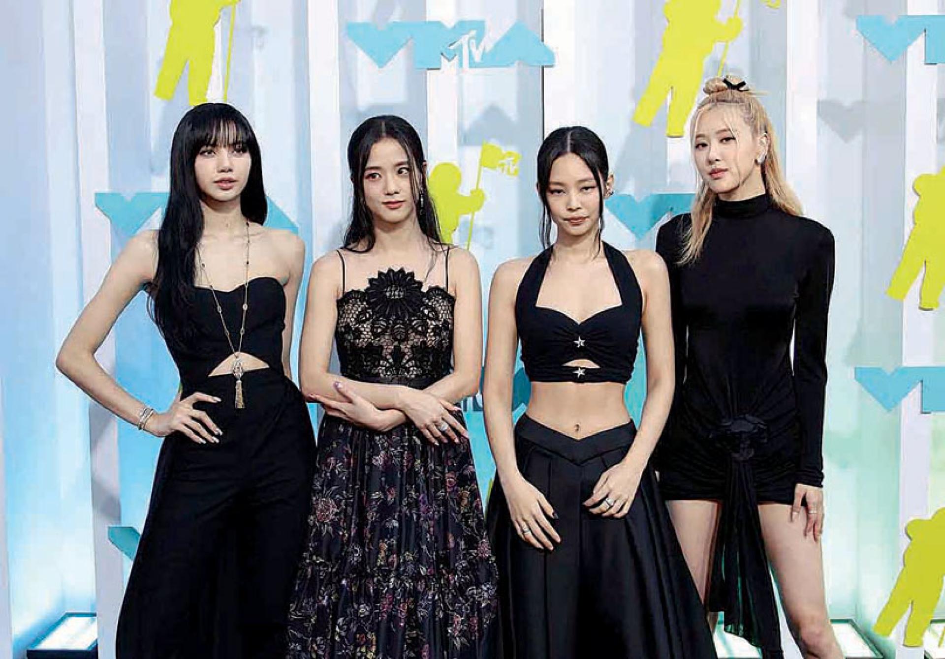 BLACK PINK将于今年合体开秀。