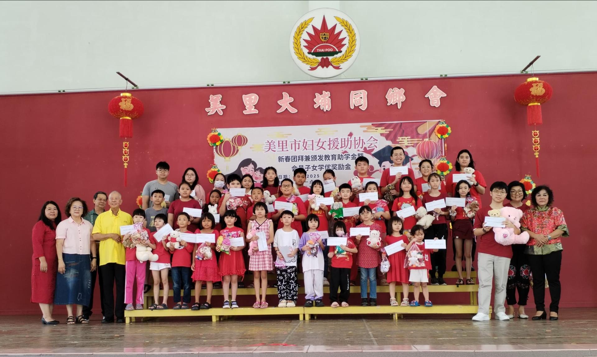 各学优奖得主与嘉宾合影。