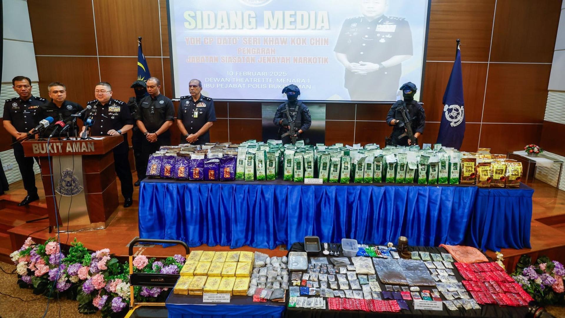 警方突袭吉隆坡豪华公寓，捣毁毒品贩运集团，缴获价值1288万令吉各类毒品。