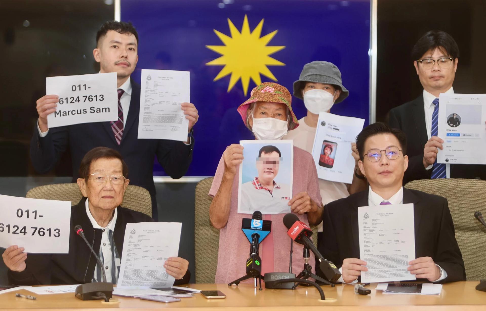 死者母亲（前排中）与姐姐（后排中）向张天赐求助，后排左起张朝盛、赵宗胜与陈凯荣（前排右）。