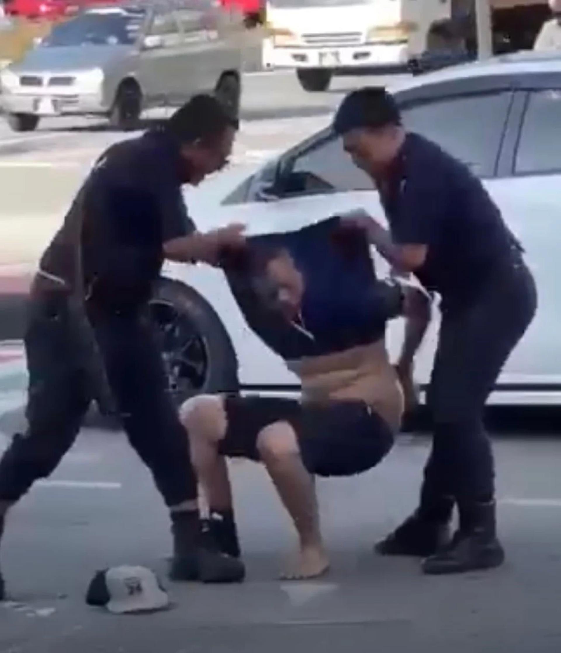 疑犯案发后被警方制伏。