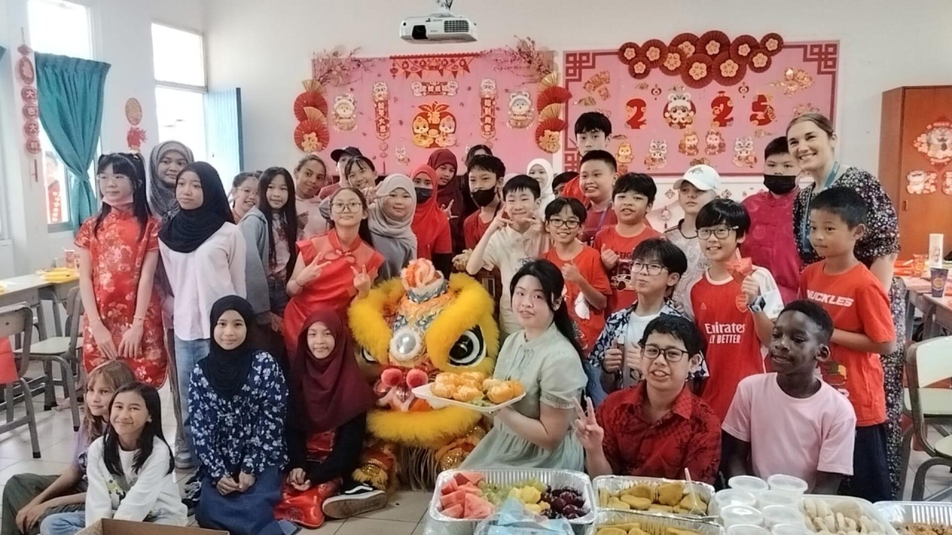 中正师生与Panaga 學校l学生合影