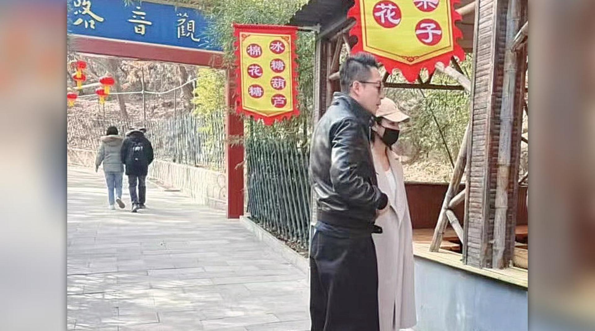 汪小菲与Mandy到北京求子圣地“红螺寺”被网友目击。