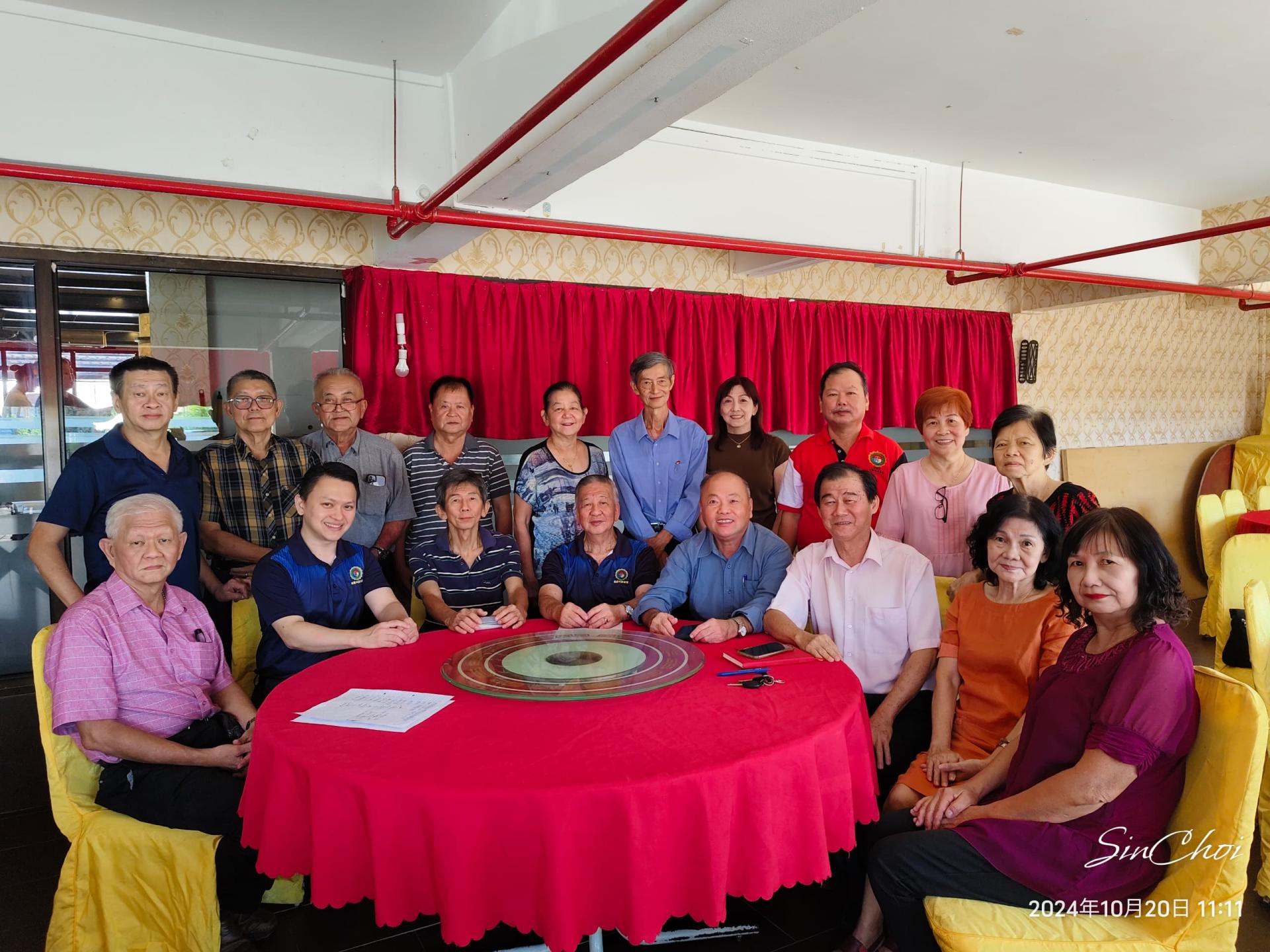 美里兴安会馆乐龄组已于日前顺利完成改选大会。前排左4起为会长李明森及乐龄组主任陈国荣。