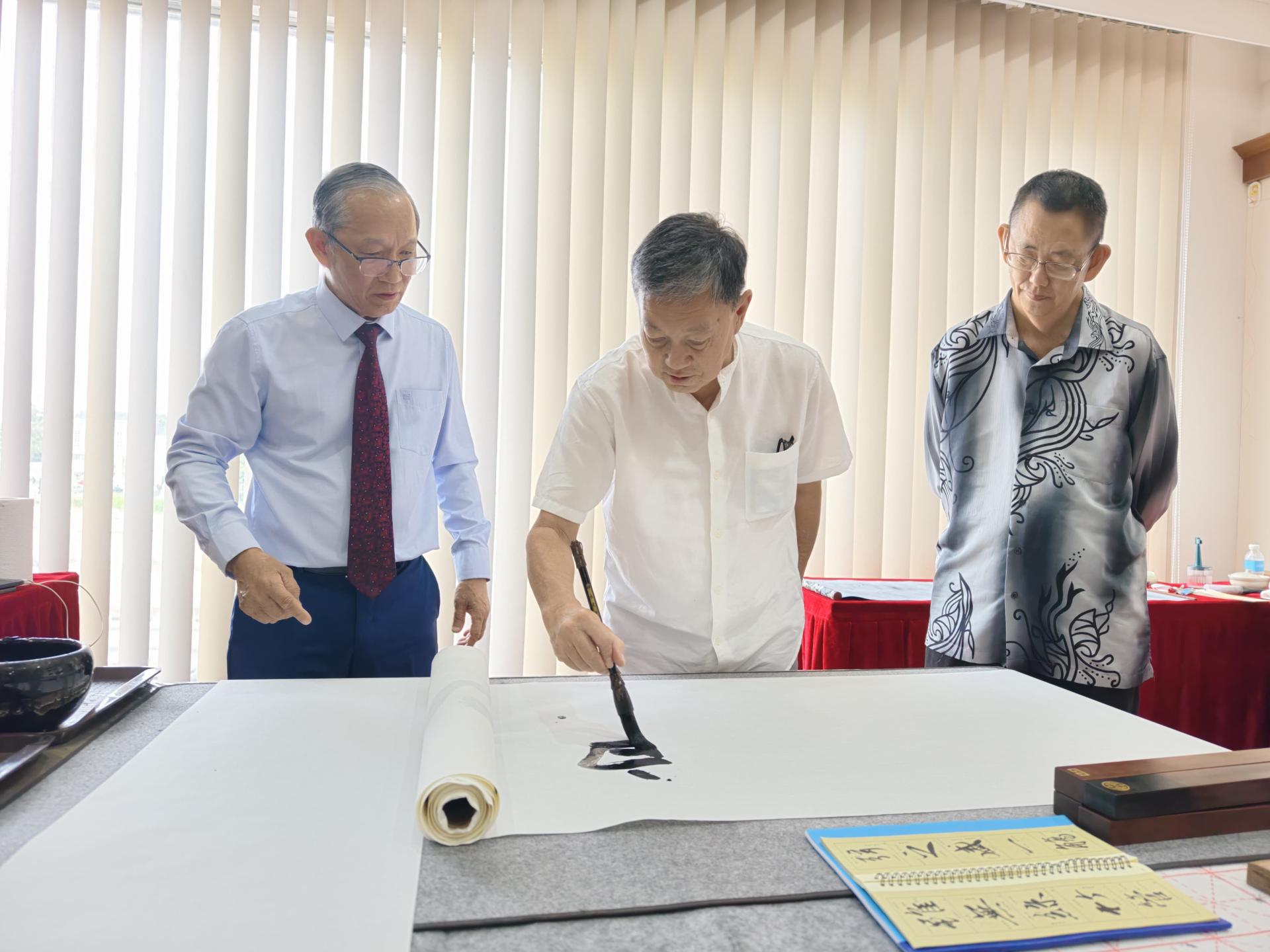 刘再生现场挥毫