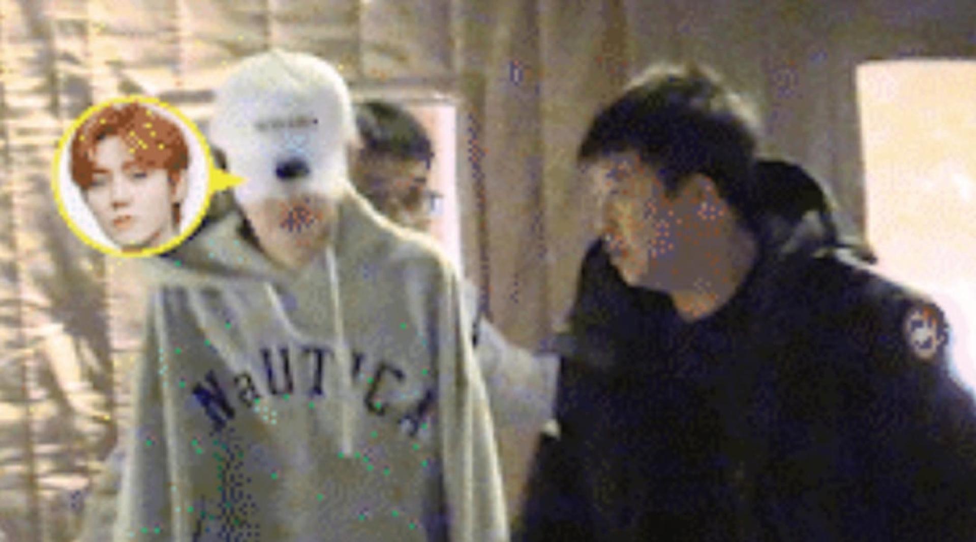 鹿晗（左）离开餐厅走路摇摇晃晃。