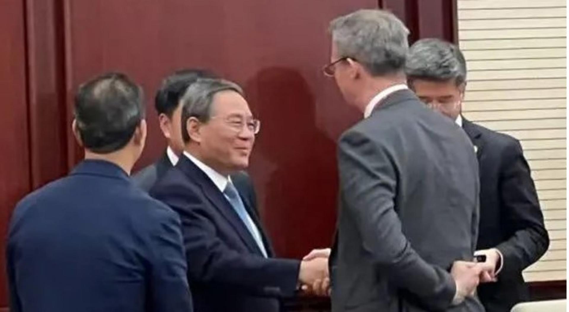 李强会见外资巨头。