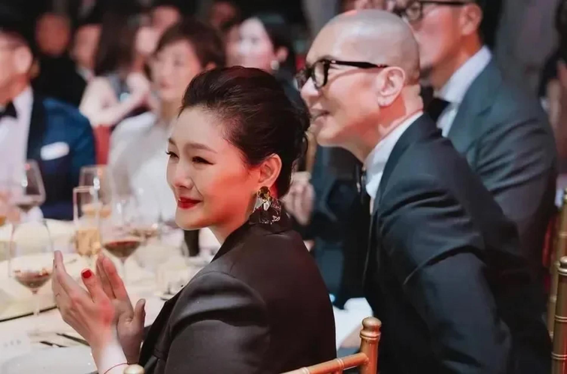 大S和老公具俊晔出席王伟忠女儿归宁宴，成了夫妇俩最后甜蜜合影。