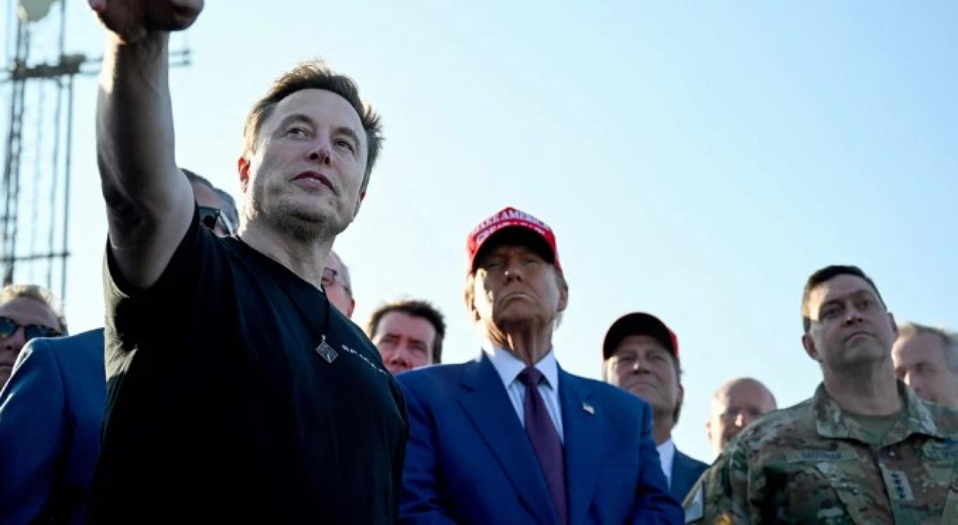 马斯克19日与美国当选总统特朗普在德萨斯州观看SpaceX“星舰”进行第六次试飞。