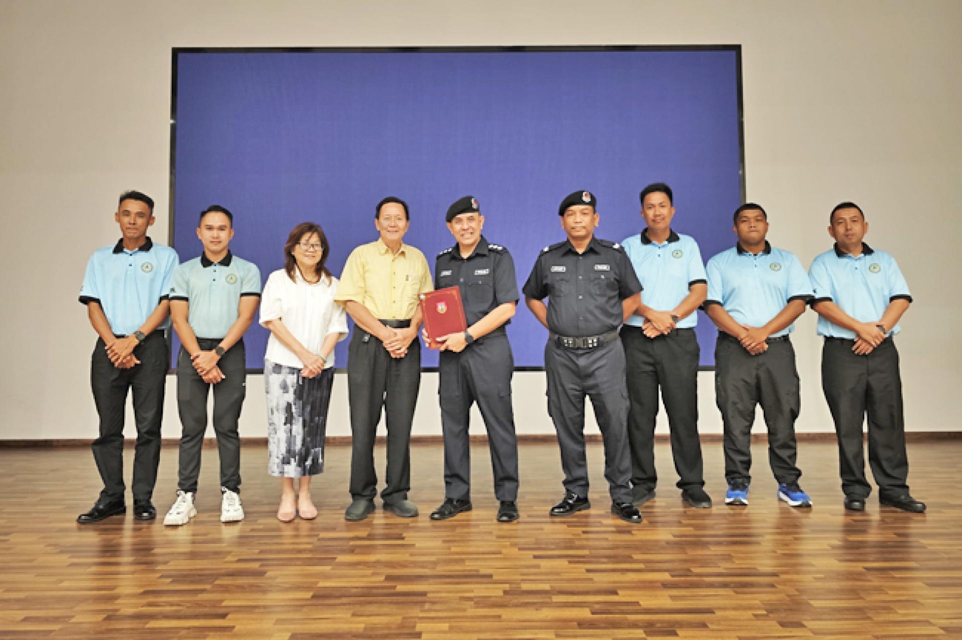 图 P250304HYK02A 汶莱皇家警察部队刑事调查科网络犯罪单位获颁感谢状