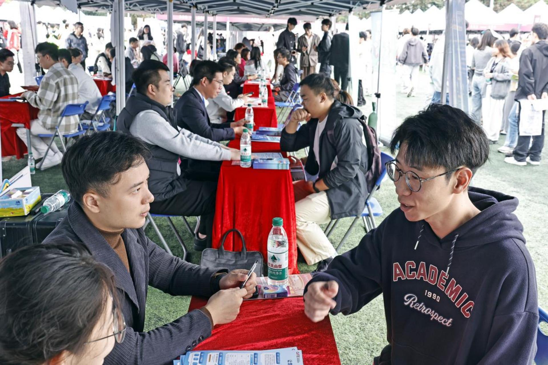 进入2025年以来，广东与广州陆续举办各种专业类型的人才招聘会。