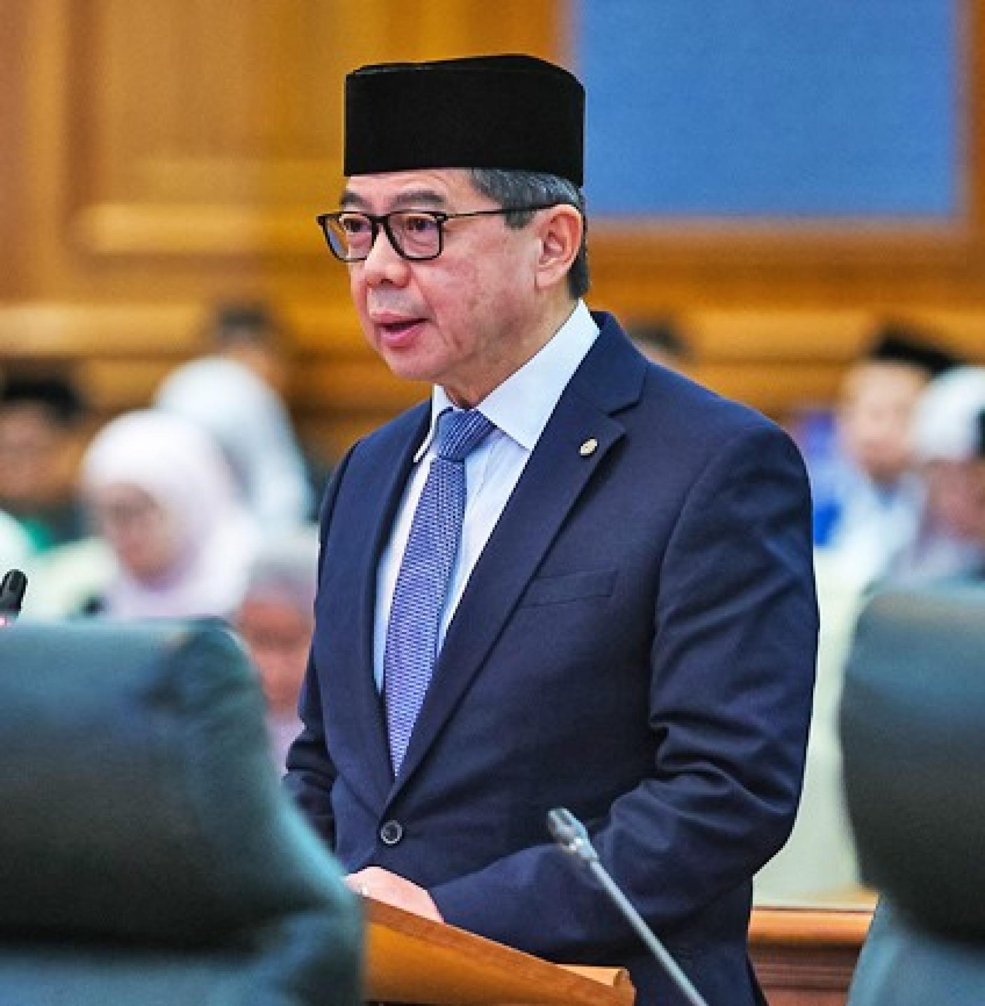 首相署部长兼第二财政及经济部长拿督刘光明在国会发言