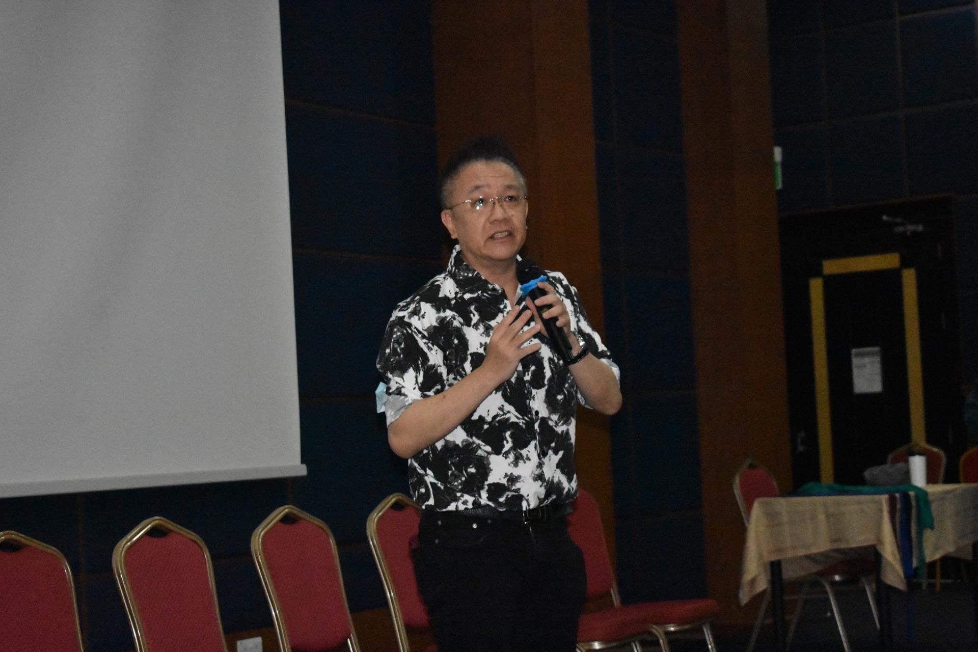 马来西亚知名讲师、畅销书作家冯以量首次莅临汶莱受邀主讲主题《允许自己选择爱》讲座会