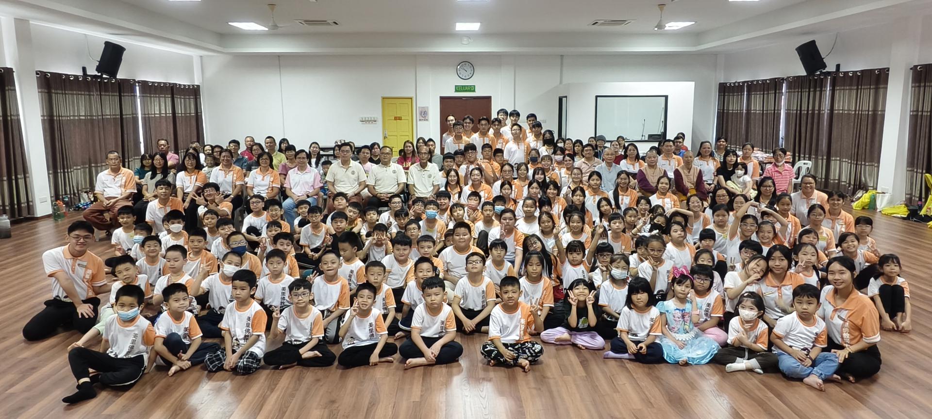 美里佛教居士林2025新学年周日儿童班开课及儿童班家长说明会全体出席者合照。
