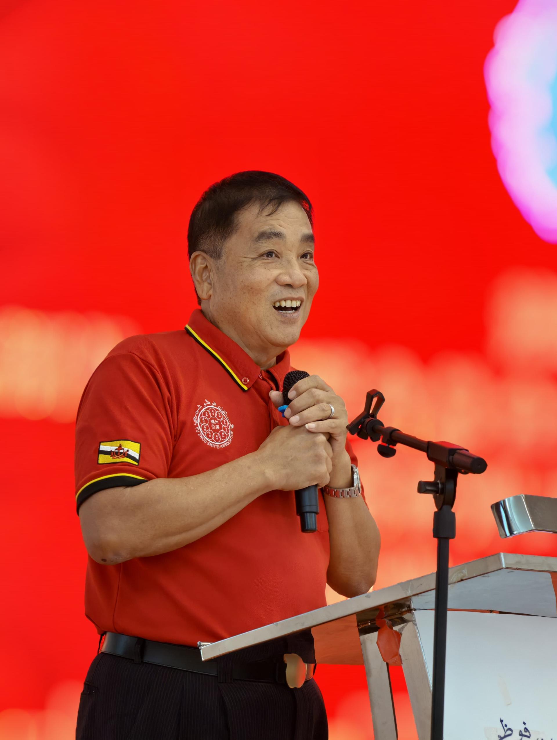 汶莱福州十邑同乡会会长刘世泉博士在会上致词