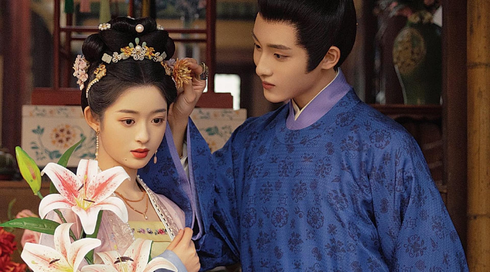 黄杨钿甜与大10岁的董思成在《五福临门》演夫妻，掳获不少CP粉。