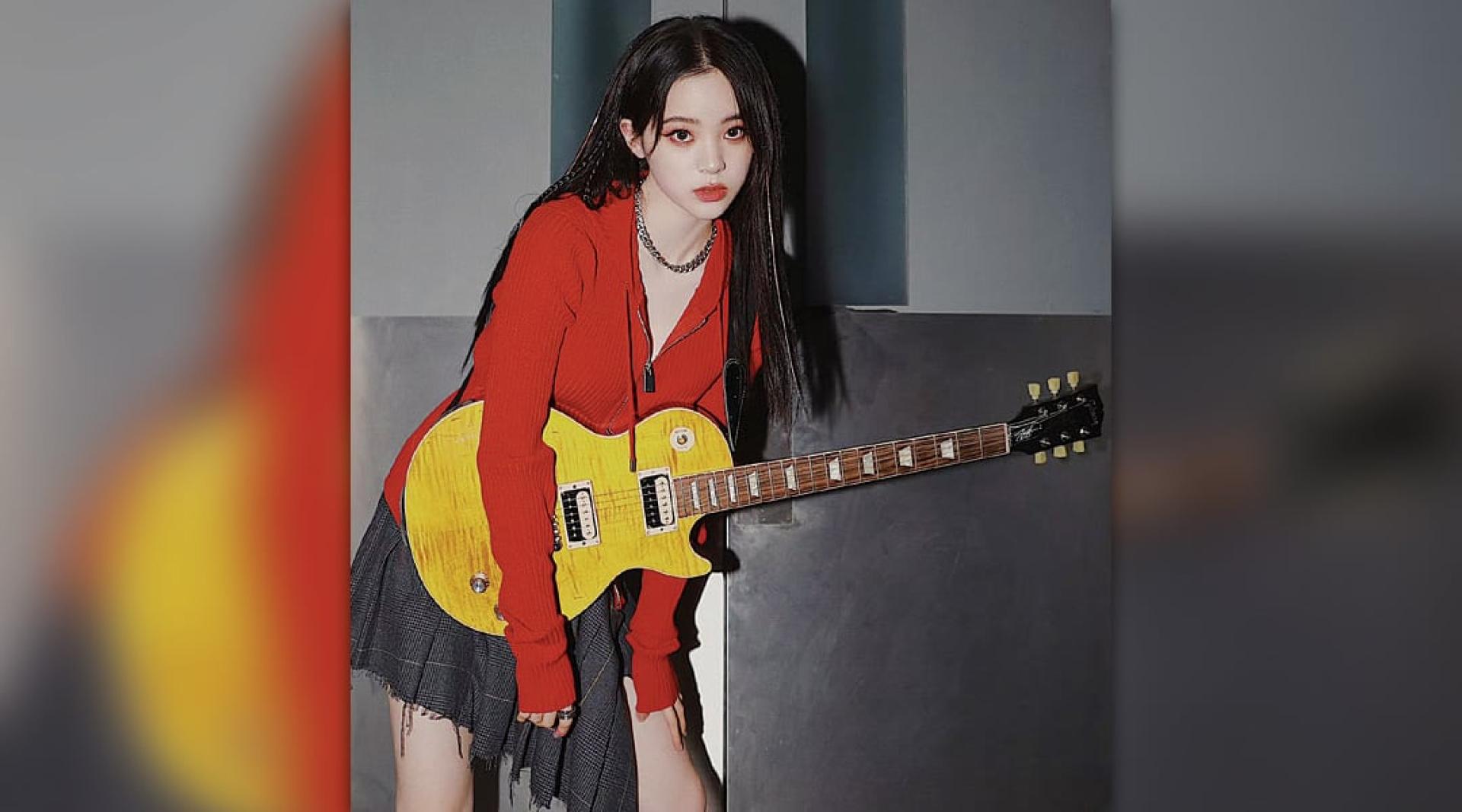 欧阳娜娜代言百年吉他品牌引发议论。