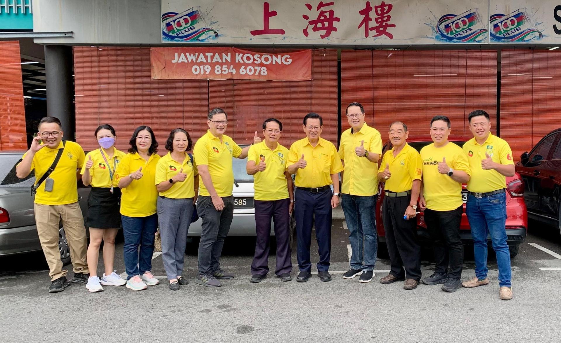 砂人联党史纳汀支部流动服务团队合影。