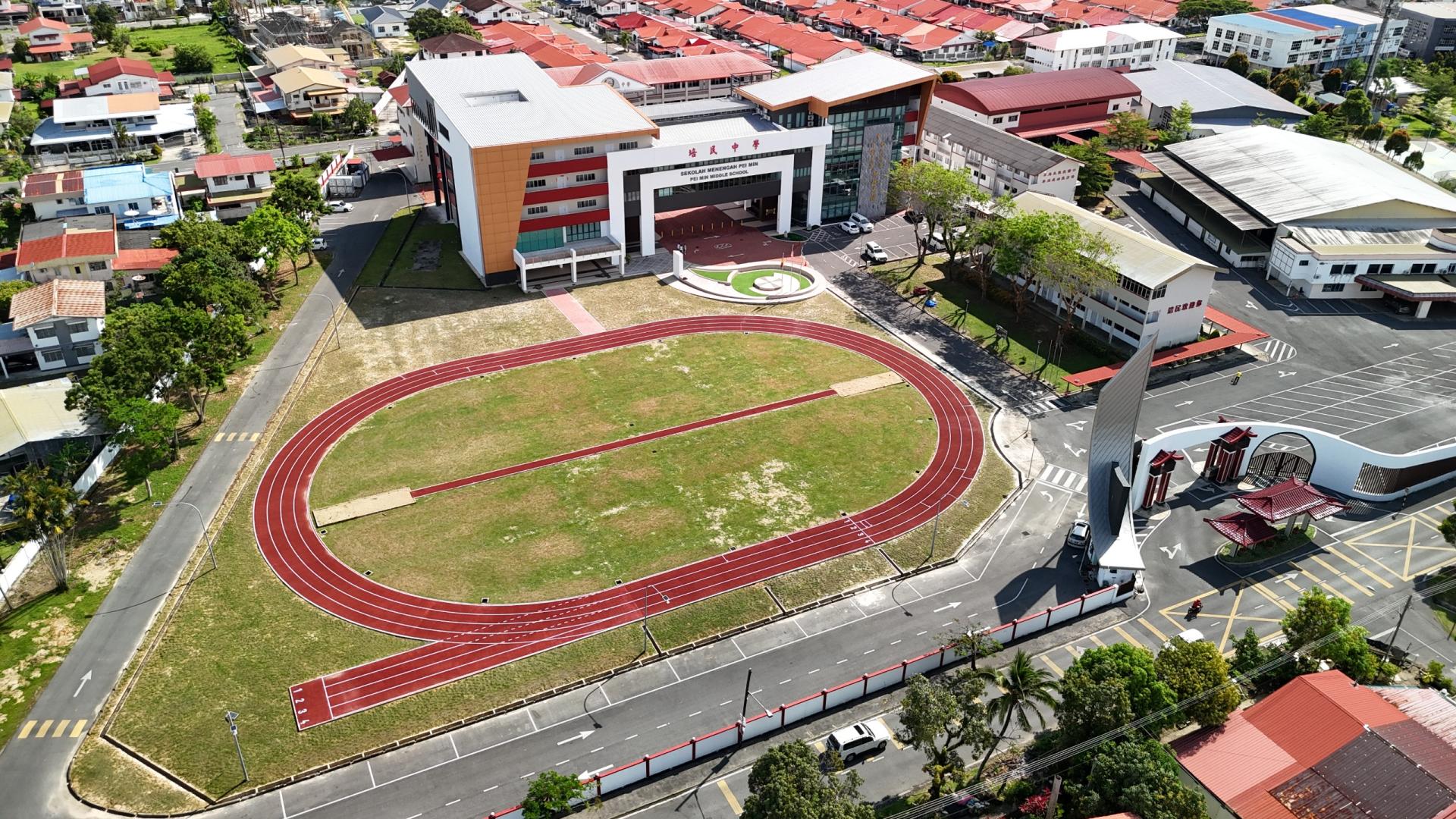 培民中学斥资百万修建的200米奥运规格田径跑道于今日正式启用。