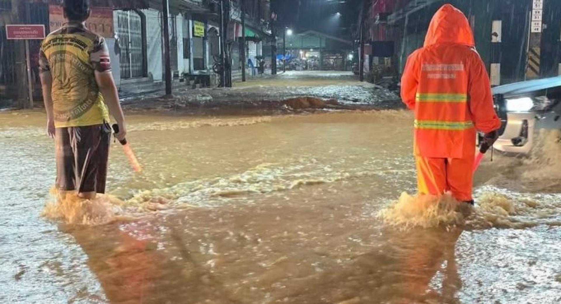 合艾一带的降雨持续不断，部分地区的水位上升。（网友Kivin Tan照片）
