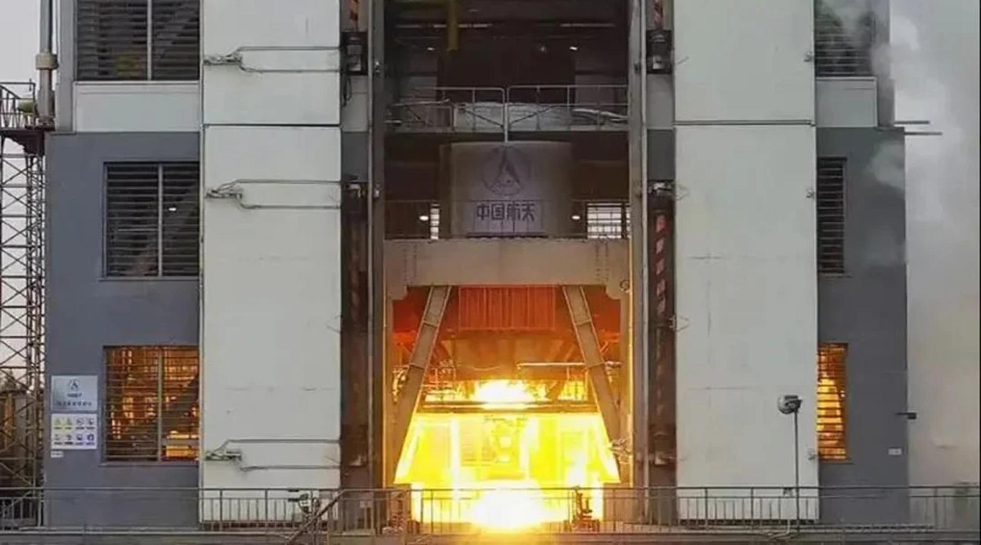 中国航天科技集团，15日对旗下公司研制的可重复使用运载火箭，完成二子级动力系统试车。（图：新华社）