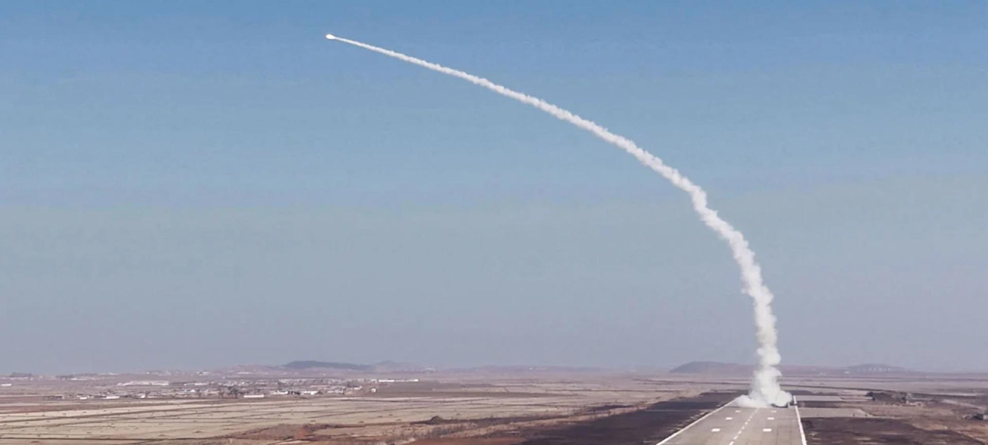朝鲜对最新型防空导弹武器系统进行综合战斗性能检验试射。