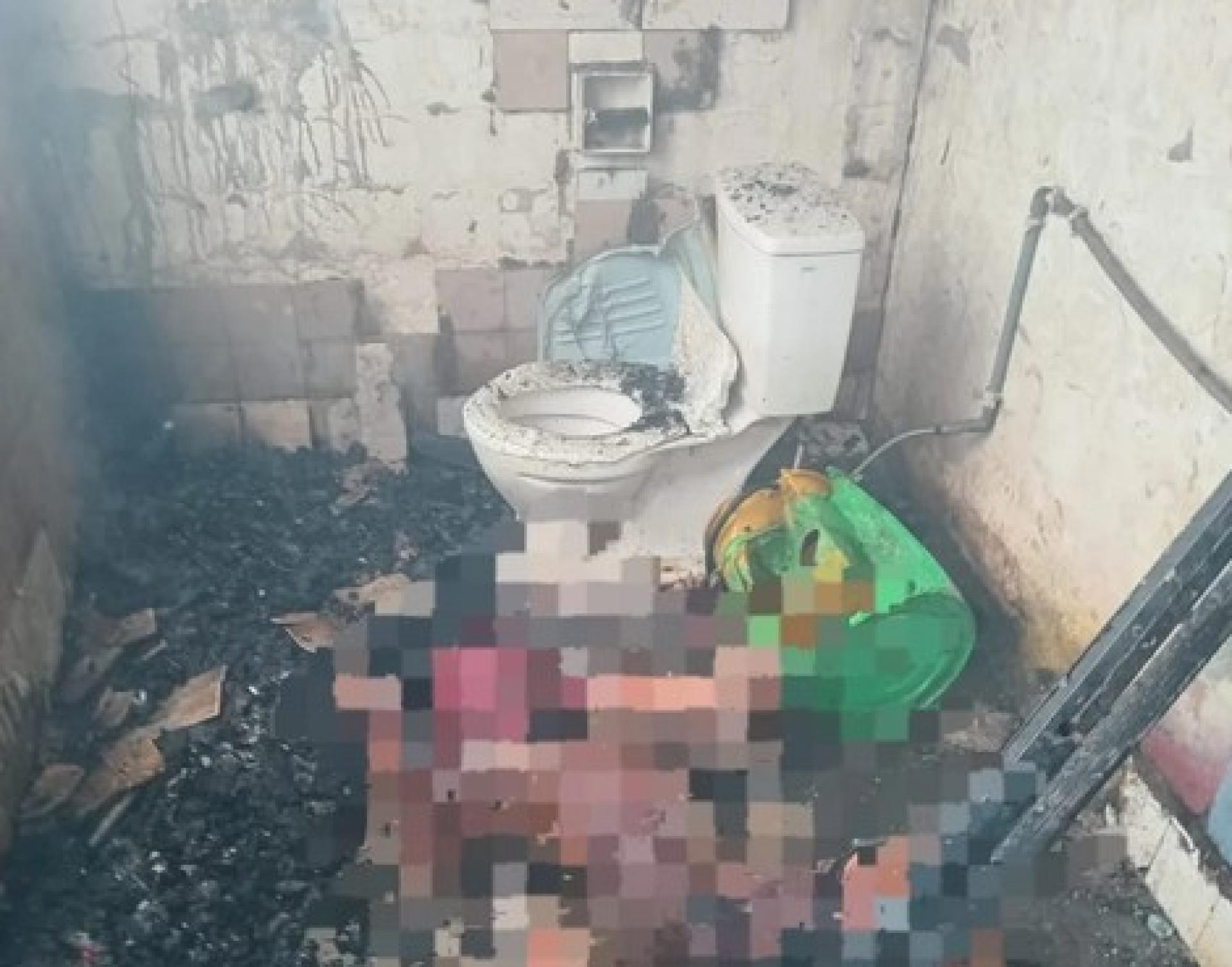 死者被发现卧尸在洗手间。