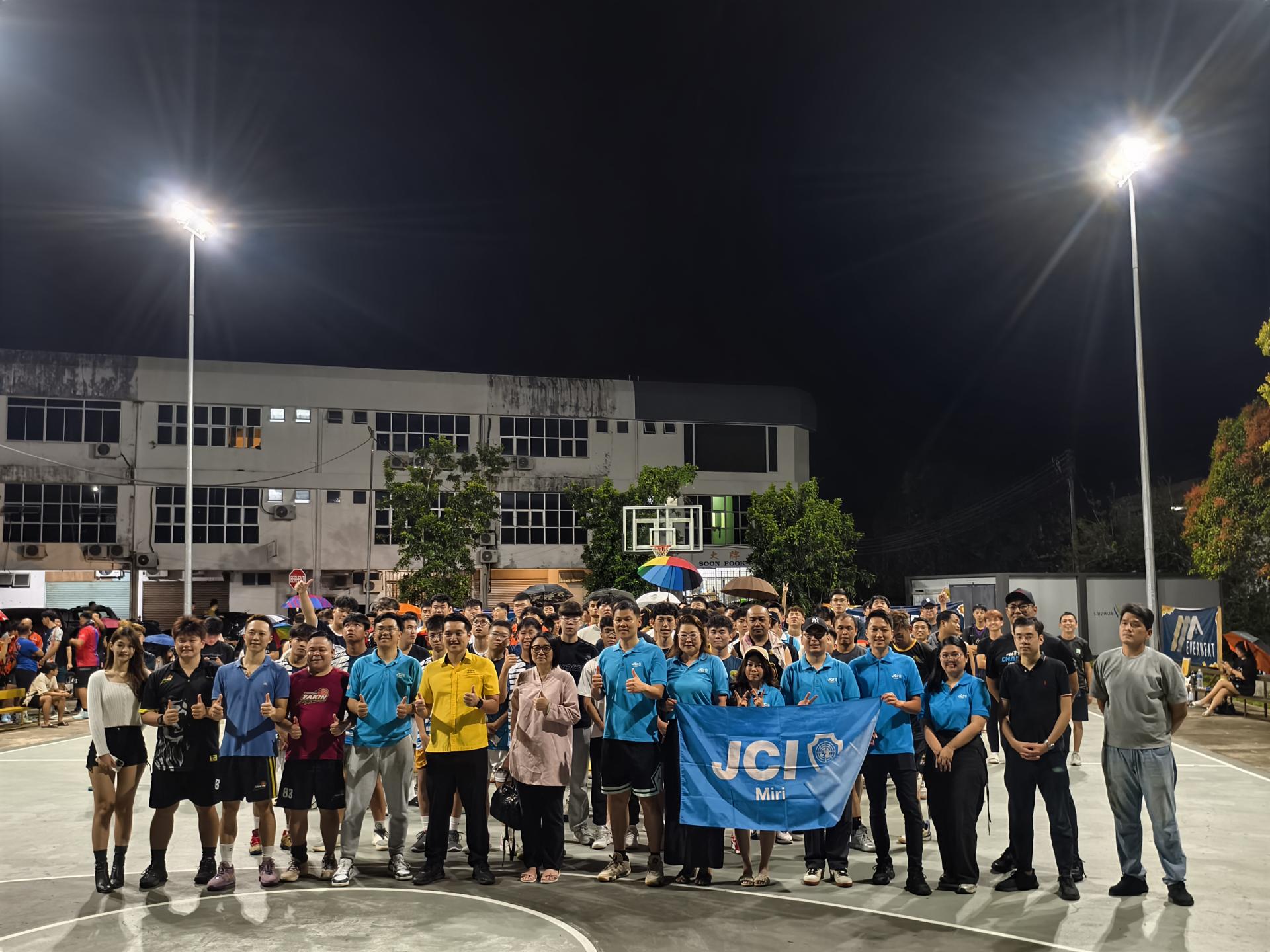 众出席者于2025年第三届雅京杯九人制男女篮球锦标赛开幕礼大合影。