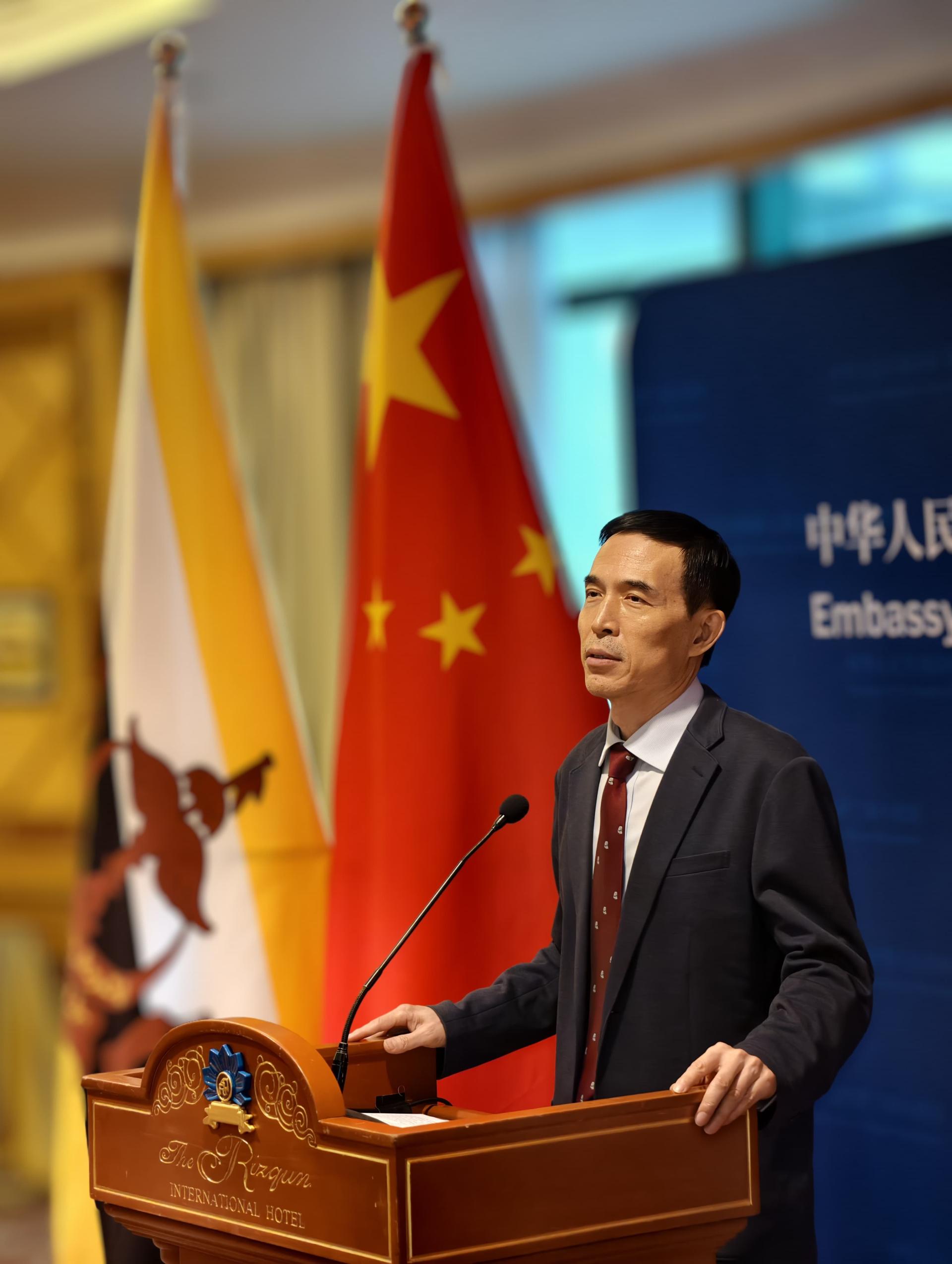 肖建国大使在吹风会上致词