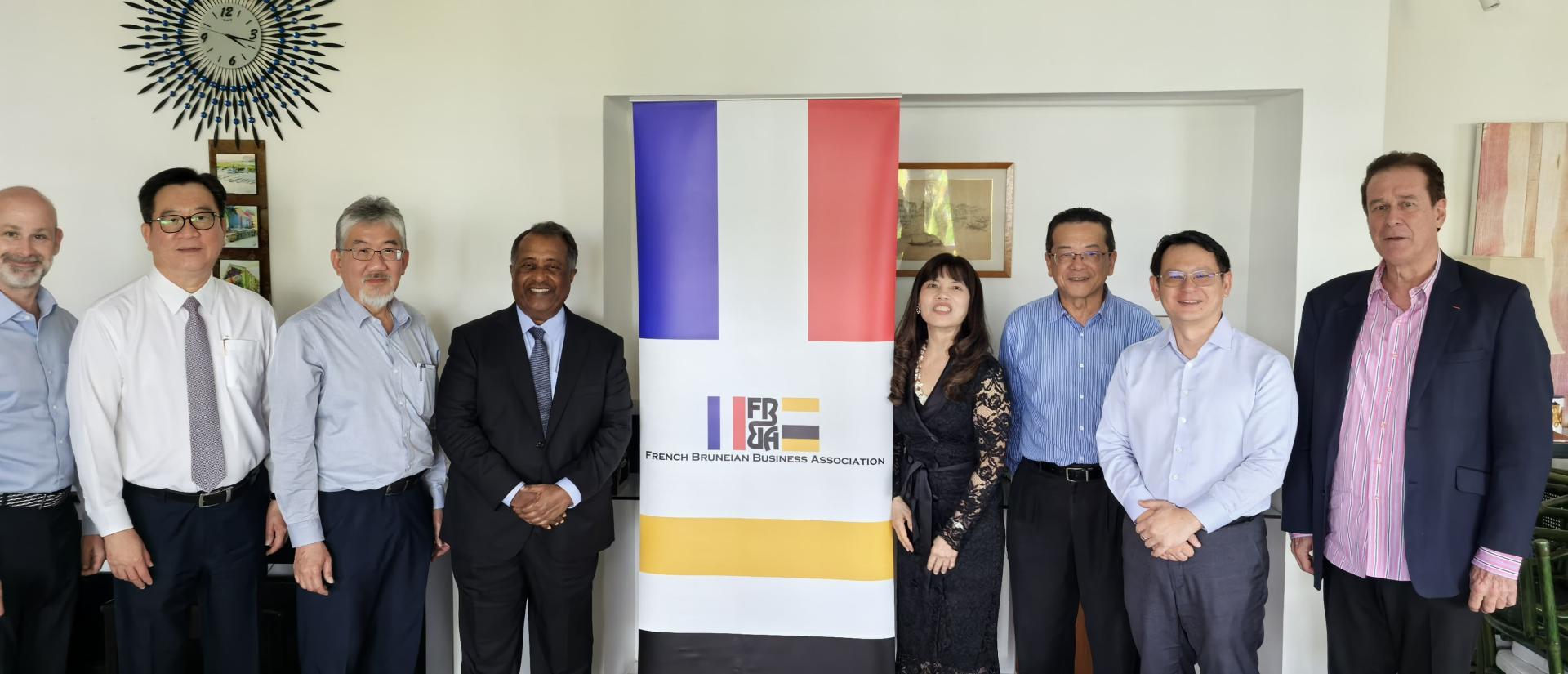 法国汶莱商会理事会的合照。右一为法国汶莱商会代主席Pierre Imhof。