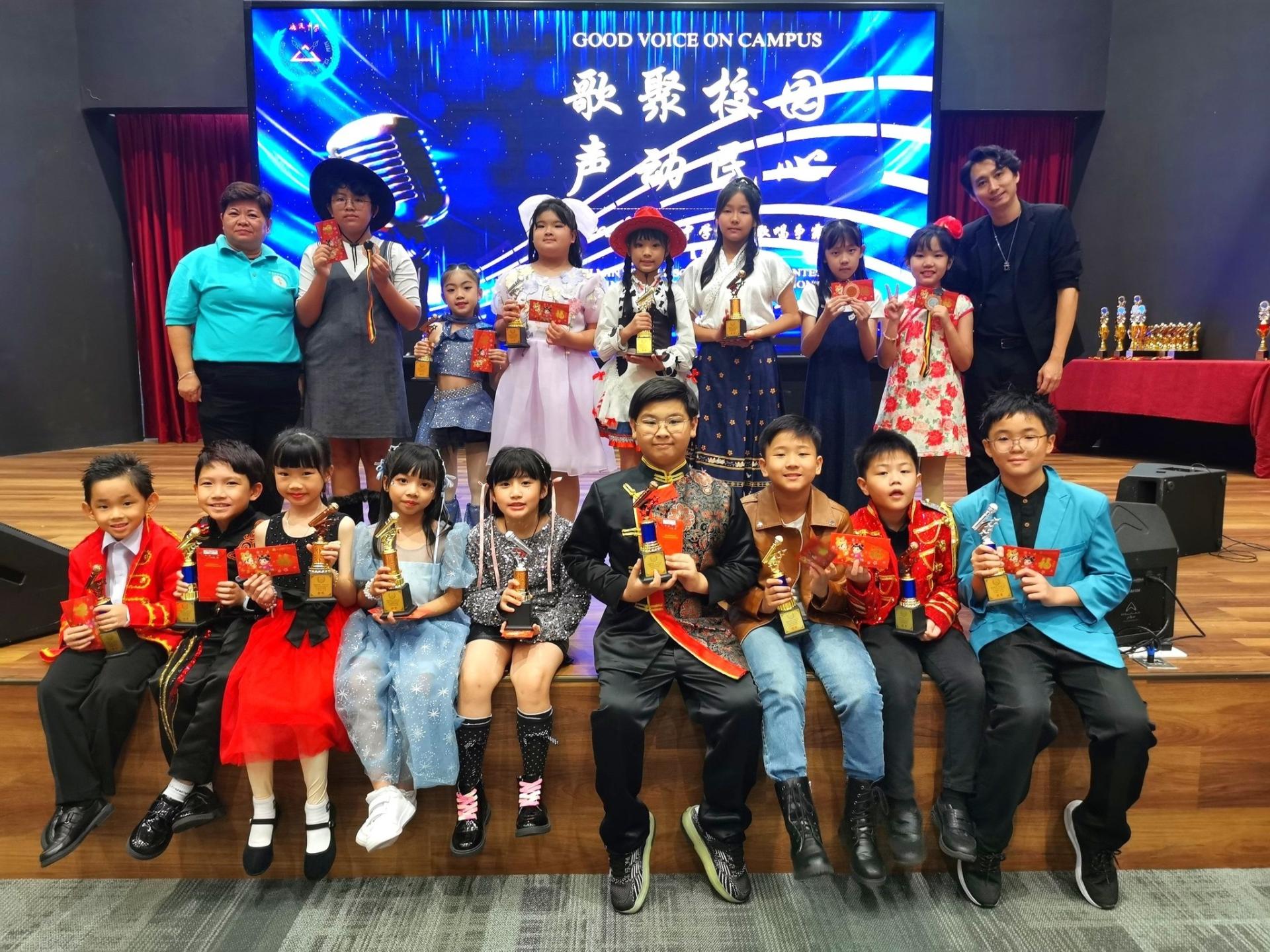 珠巴中华公学荣获小学组总冠军。