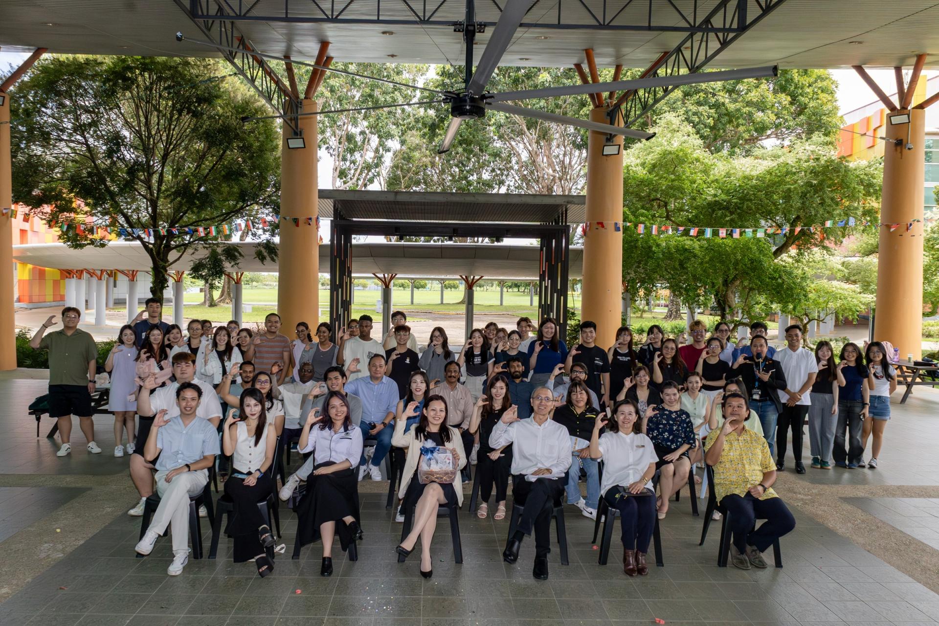 科廷大学先锋创业者商业实验室开幕仪式出席者合影。