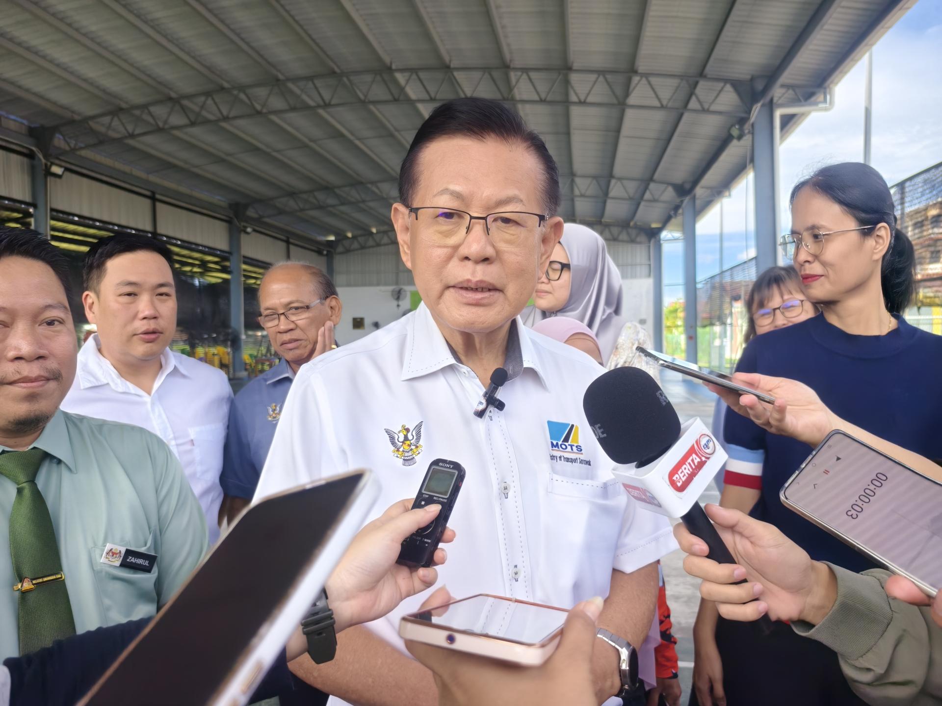 砂交通部长拿督斯里李景胜关注布特拉高原爆炸事故，并表示所有涉及地下设施的施工须严格遵守程序。