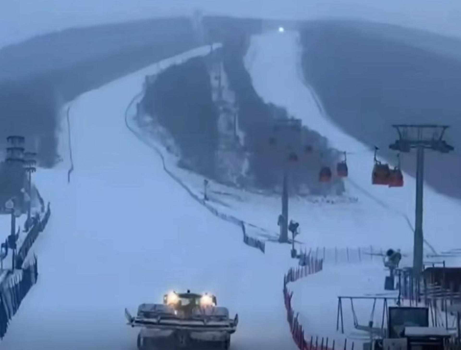 张家口有滑雪场缆车故障，多名游客在-15℃下半天吊1小时才获救。