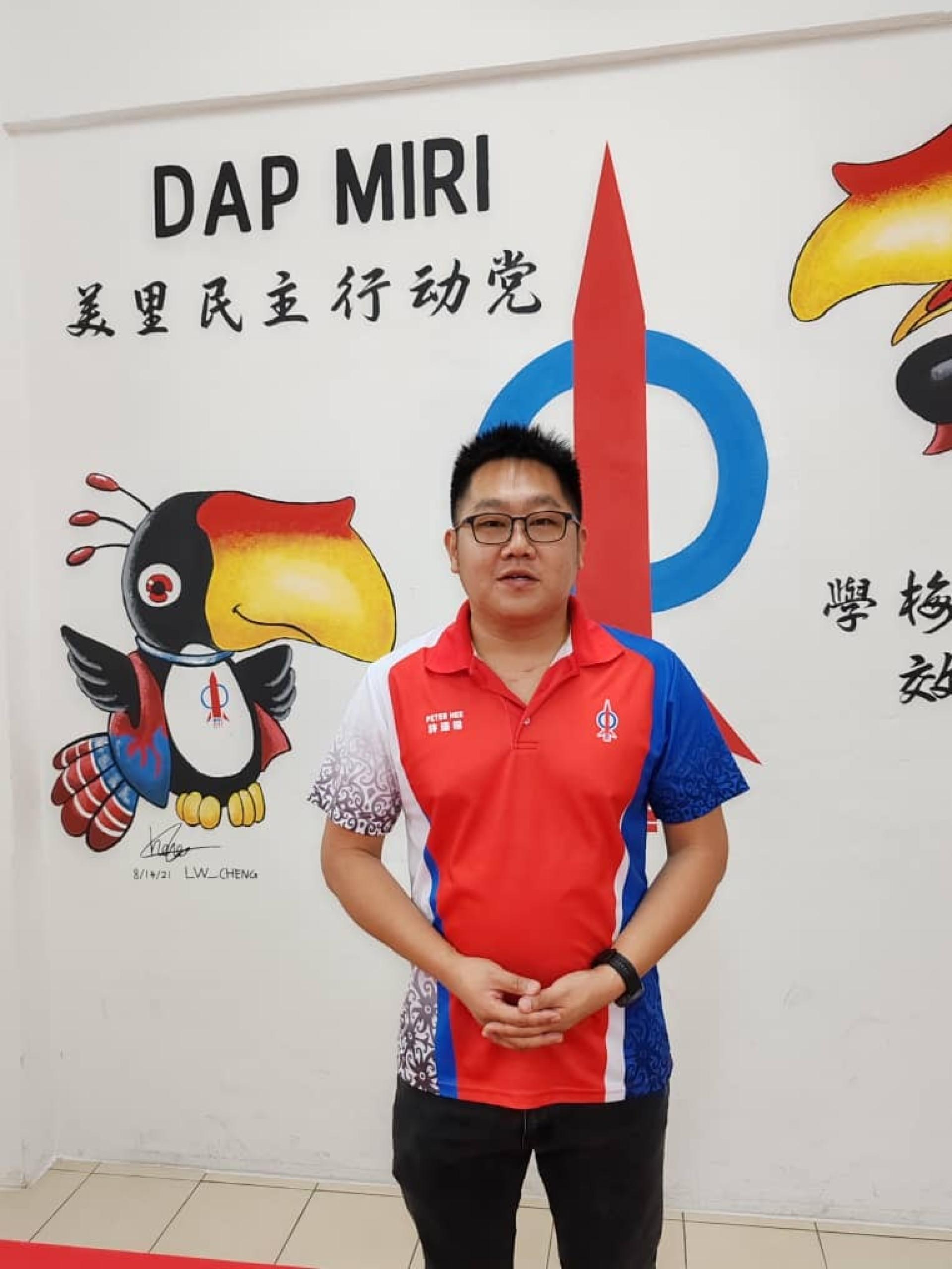 砂行动党社青团团长许溧根表示，多语言招牌是大马多元文化的象征。