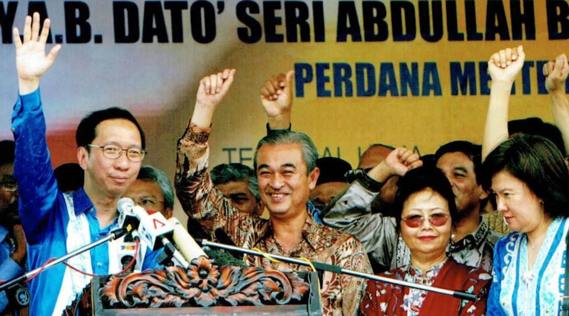 阿都拉于2003年11月出任首相后首返家乡，获槟州人民热烈欢迎。