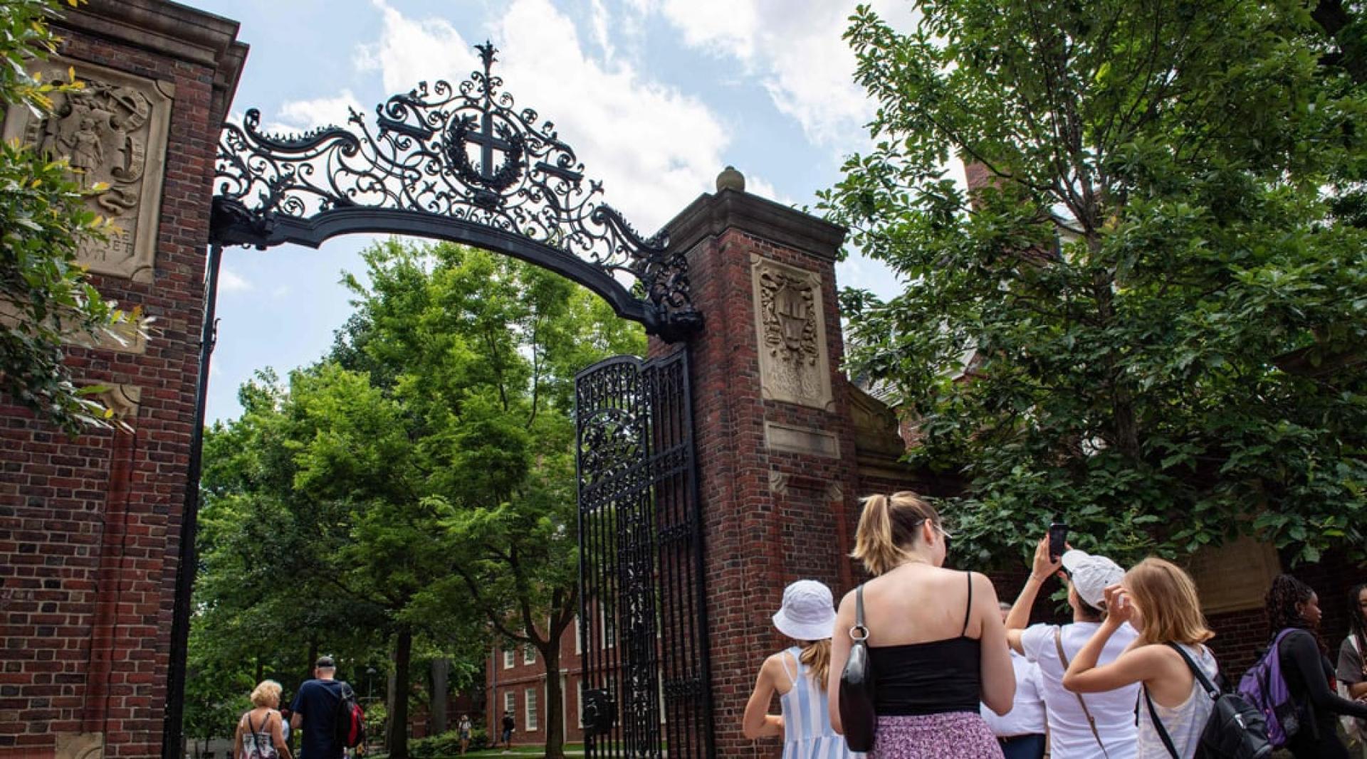 哈佛大学拒绝让特朗普政府干预校政。