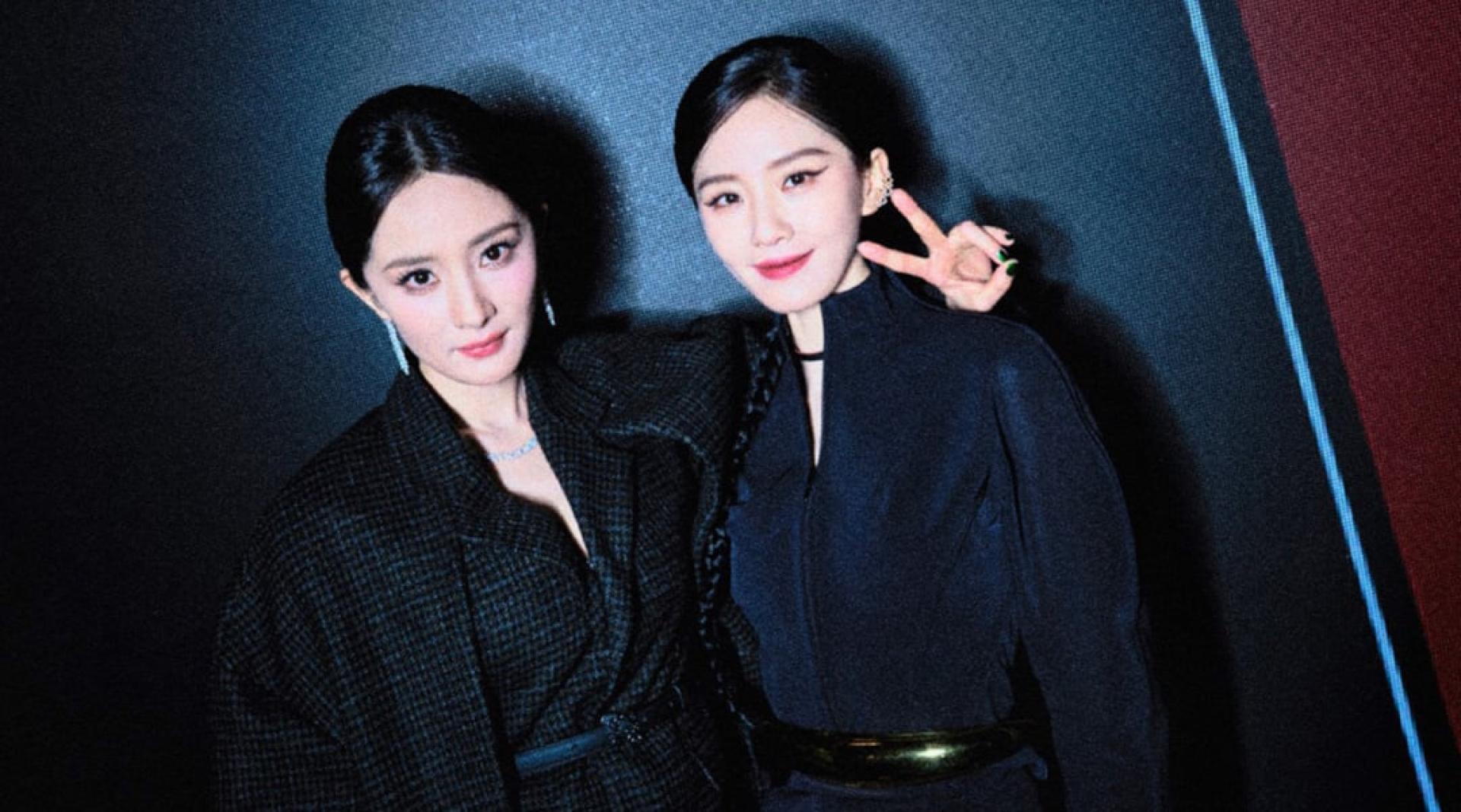 杨幂（左）与刘诗诗一起接演张艺谋新电影《惊蛰无声》。