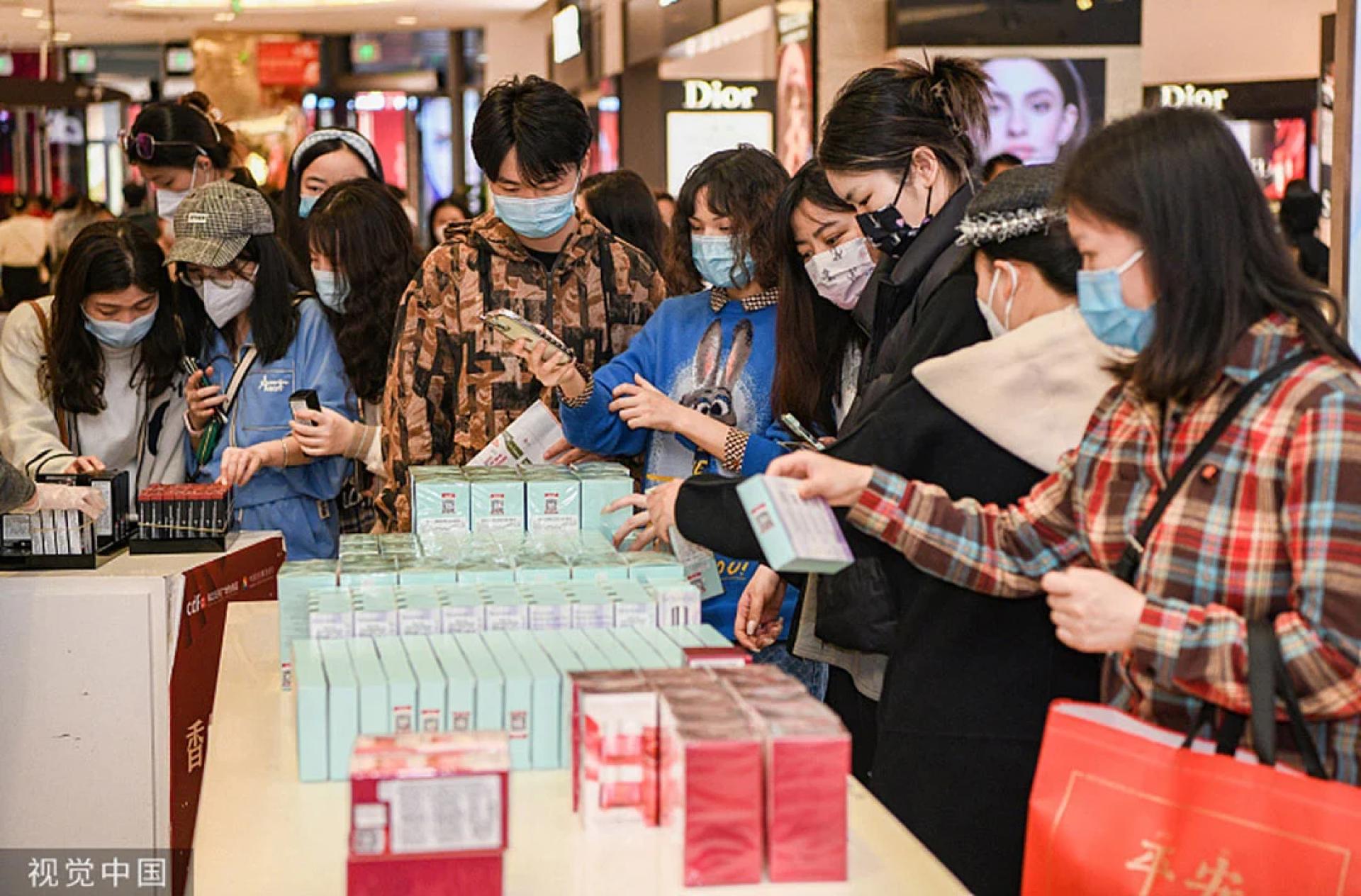 经济学家表示：最令人惊喜的是零售销售，这表明消费补贴正在发挥作用。