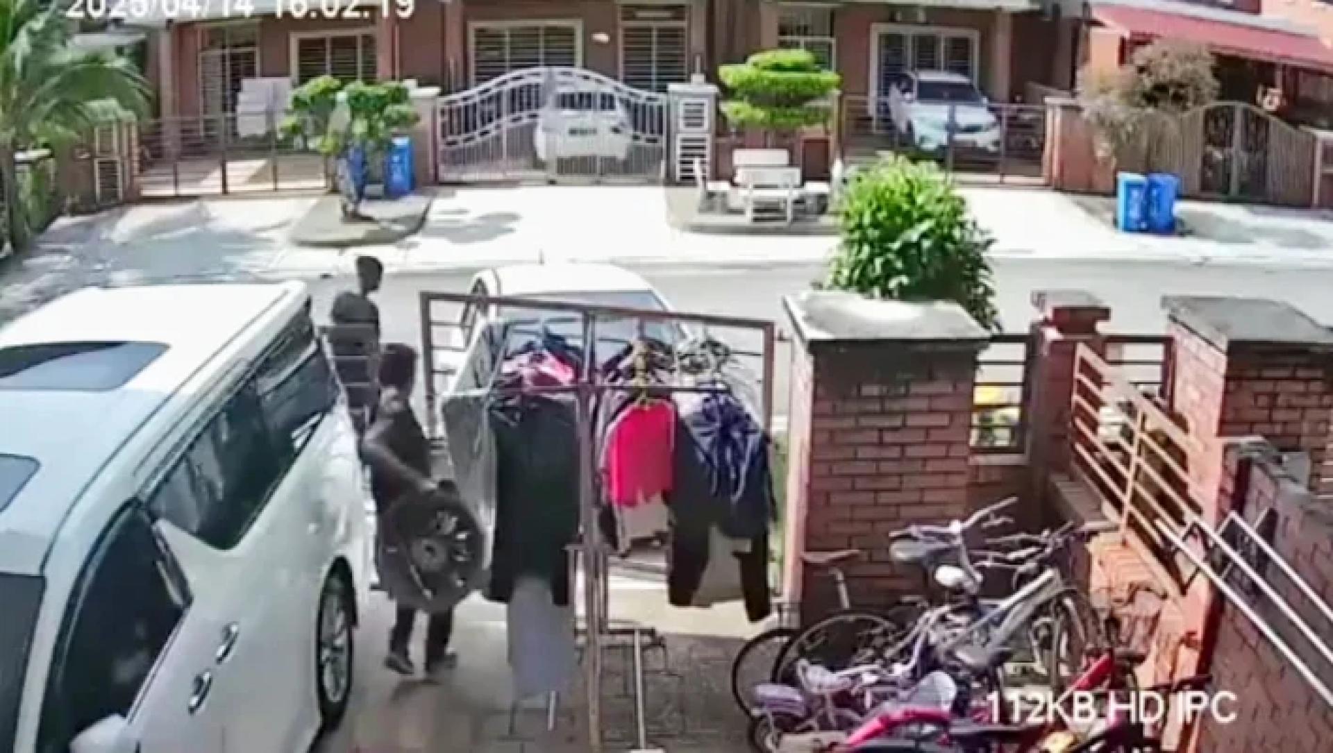 匪徒偷窃运动轮圈。