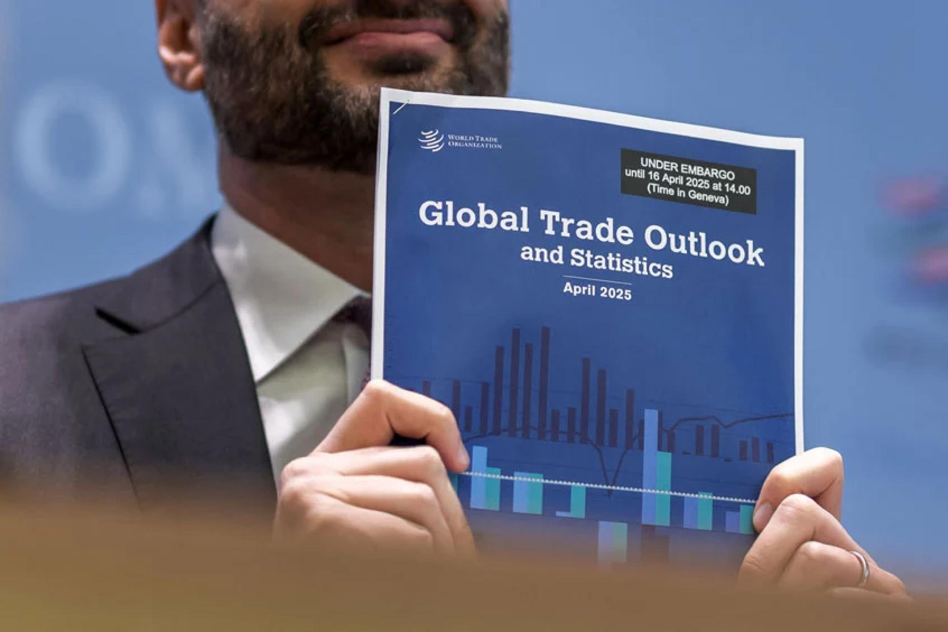 报告指出，2025年全球货物贸易量预计将下降0.2%至1.5%。