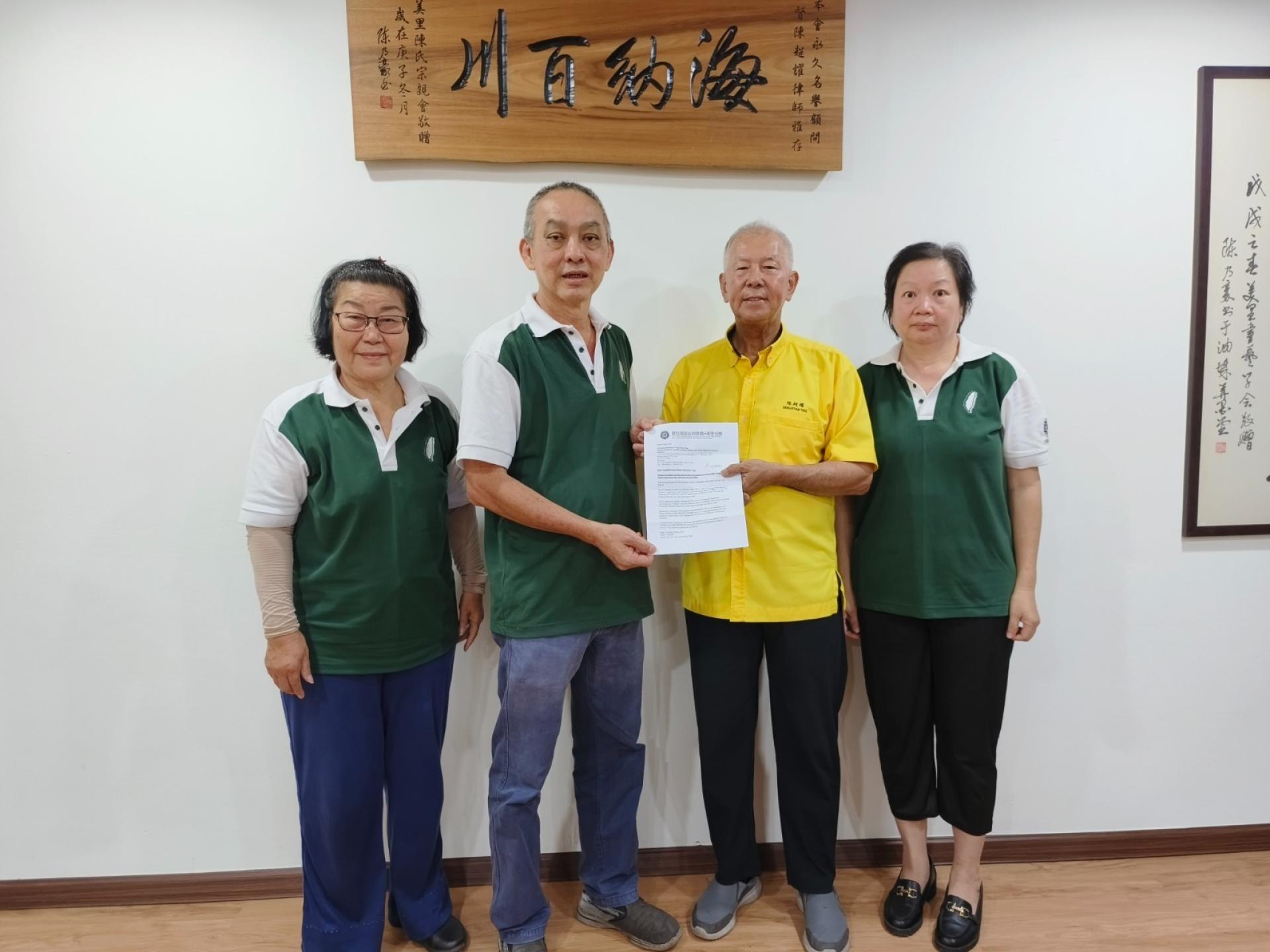 美里留台同学会主席兼高教展筹备会主席林国台（左2）领衔的筹备委员会礼貌拜会砂旅游部副部长拿督陈超耀（右2），并移交邀请函以担任台湾高教展开幕礼主宾。